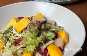 Grilled Australian Scallop Mango Salad