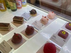 -Fridi Patisserie Cafe