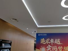 -瑞幸咖啡(华东理工大学商学院店)