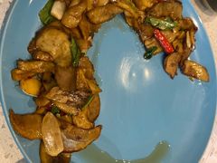 野芫荽炒牛肝菌-半山腰·云南菜(侨福芳草地店)
