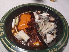 菌汤鸳鸯锅-有拈头成都市井火锅(南山总店)