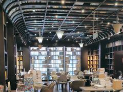 -钟书阁(松江泰晤士小镇店)