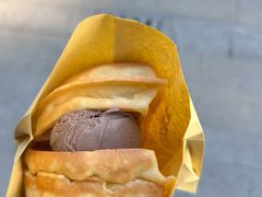 薄饼夹巧克力蛋糕-成裕雪糕店(士多店)