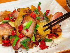 土豆腊肉回锅-石磨豆花家常菜·牦牛排土火锅