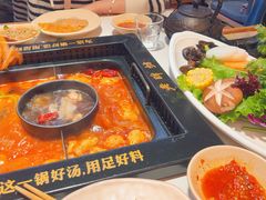 -老牌坊云南鱼豆花火锅(哈西万达店)