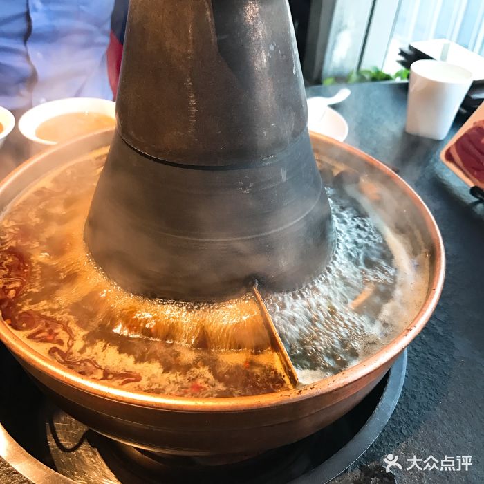 铜来聚老北京涮肉(恒隆广场店)鸳鸯铜锅图片