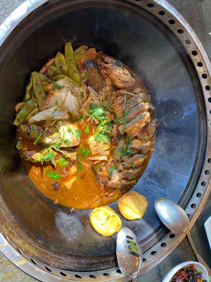 荣德灶台鱼(圣泉寺店)-"上上周带老爸老妈去怀柔玩儿,中午在这儿吃.
