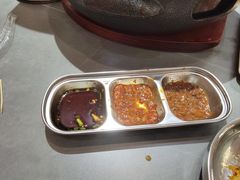 -围炉肉舍•炭烤活鳗•丹东海鲜烤肉(步行街店)