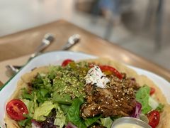 照烧鸡肉配牛油果拉法沙拉-HELLO 27 意面·沙拉·帕尼尼