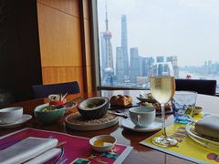 靠窗位-非常时髦餐厅VUE Restaurant(外滩茂悦大酒店)