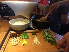 过桥米线-云海肴·汽锅鸡·云南菜(天山百盛优客店)