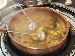 菌菇鸡煲-阿山卓·野生菌火锅·纳西火塘烤肉