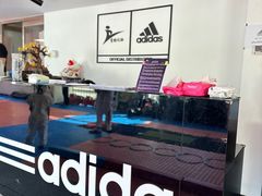 -adidas壹跆运动馆(世纪经贸大厦店)