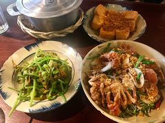 -Cuc Gach Quan Restaurant