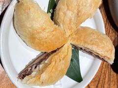 现烤玫瑰鲜花饼-云海肴·汽锅鸡·云南菜(高德置地店)