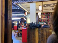 大堂-先启半步颠小酒馆(白麓里店)