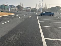 -平望服务区·停车场