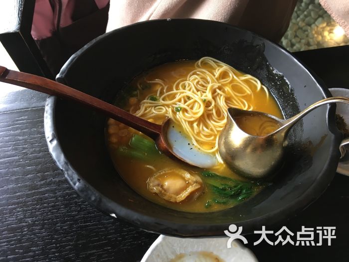 鲍鱼金汤环保鱼翅牛腩面