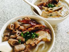 鱼饼拼烧鹅&nbsp;肠仔拼烧鹅-三鄉濑粉·铭珠粥粉