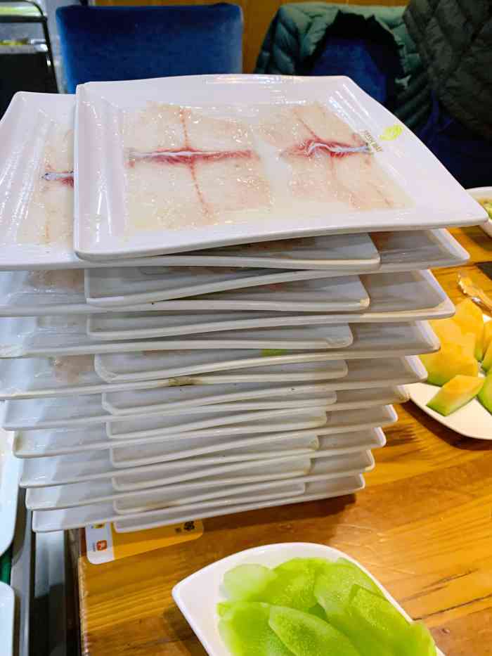 鲜上鲜文鱼庄(阳阳国际店)-"酱料种类太少,四人三百多有点贵,鱼还是很