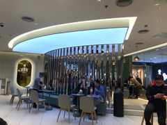 等位区-奈雪的茶(亨特国际广场店)