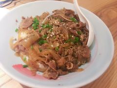 洋葱烧牛肉饭-初居食屋日式料理(万象城购物中心店)