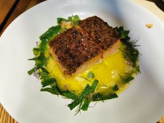 牛肝菌裹三文鱼京葱油醋汁和香草-Mercato莫卡多露台餐厅与酒吧(K11店)