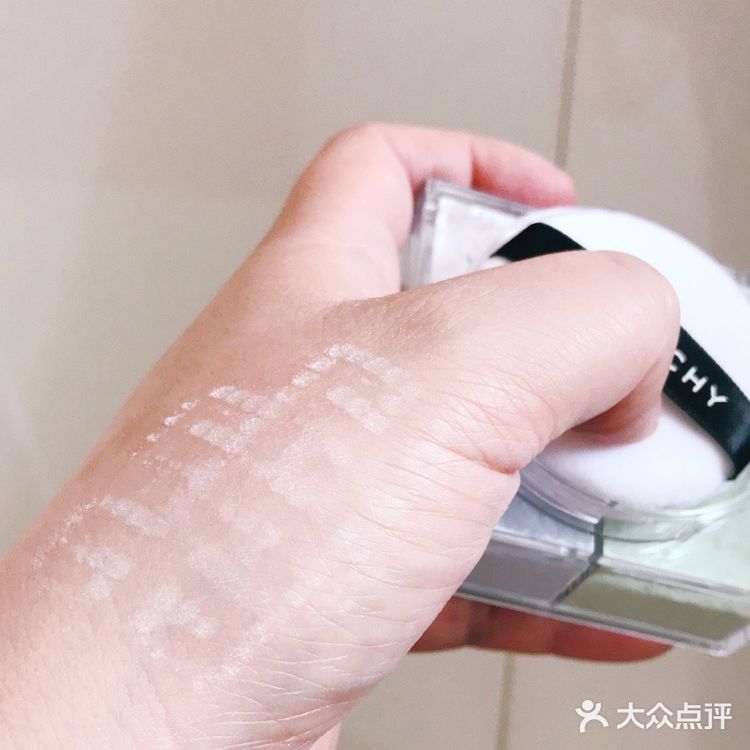这个1号色是蓝色+白色+绿色+粉紫色