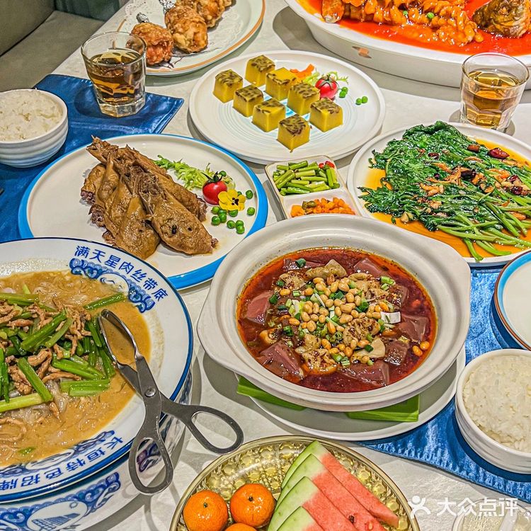 炸八块,这都是招牌 包括吃饭之前会有开胃小菜