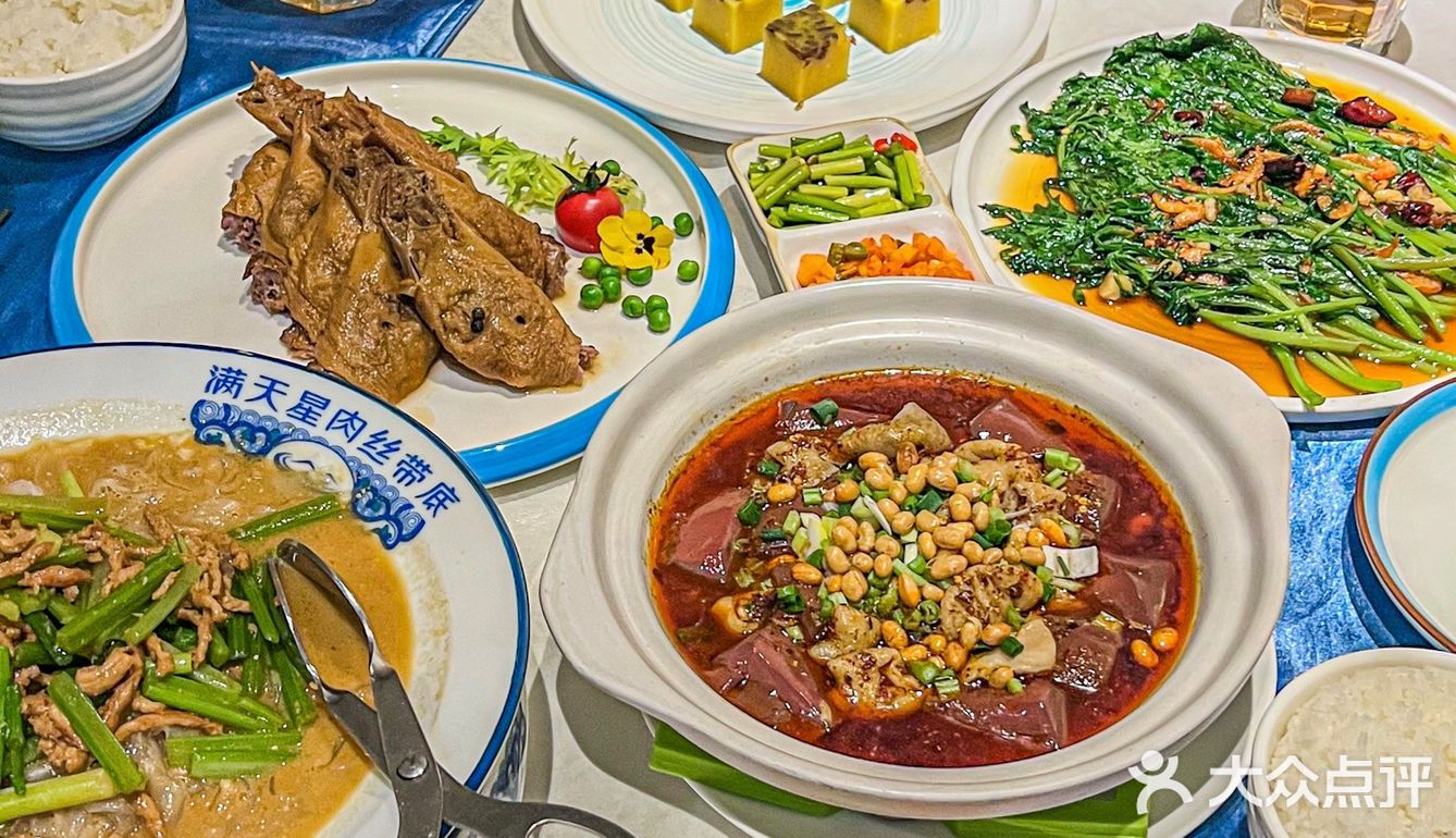 炸八块，这都是招牌 包括吃饭之前会有开胃小菜
