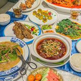 炸八块，这都是招牌 包括吃饭之前会有开胃小菜
