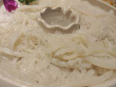 -老牌坊云南鱼豆花火锅(哈西万达店)