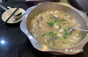 Deluxe Mushroom Hot Pot Fish