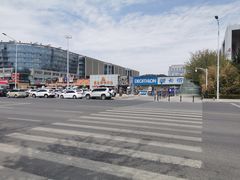 -迪卡侬(苗岭路店)