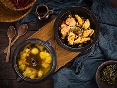 -云海肴·汽锅鸡·云南菜(天山百盛优客店)