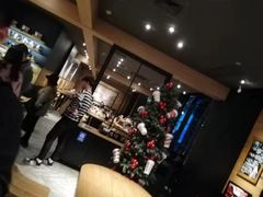 大堂-星巴克(杭州湖滨银泰E区店)