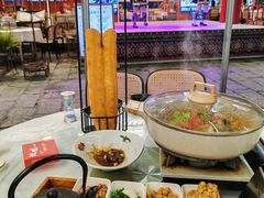 -刘姐啤酒鱼民族演艺餐厅(西街总店)