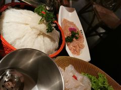 -老牌坊云南鱼豆花火锅(哈西万达店)