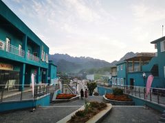 -百里峡七彩艺术小镇