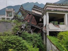 -四川汶川特大地震漩口中学遗址