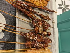 -何妹湿辣牛肉·粤式烧烤砂煲(桂雅路店)