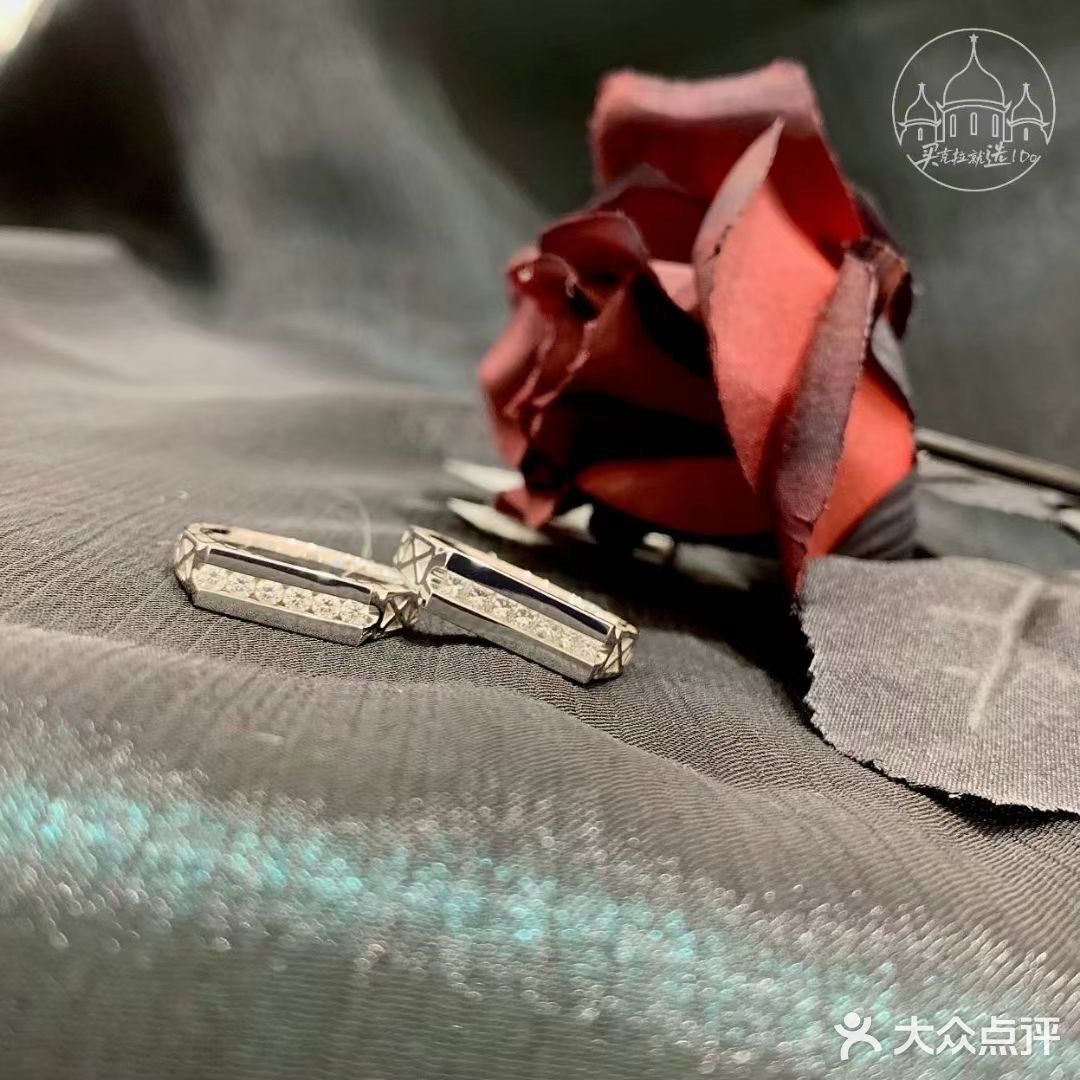 真正的浪漫不在巴黎，而在你指尖