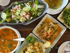 -Green Tree Rest. & Pub