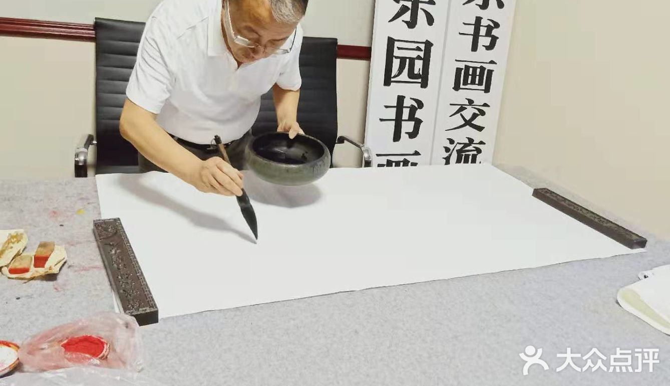 以字会友，把酒言欢，也算文友快乐事