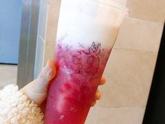 手舂草莓奶缇-%百分茶(江阴万达店)