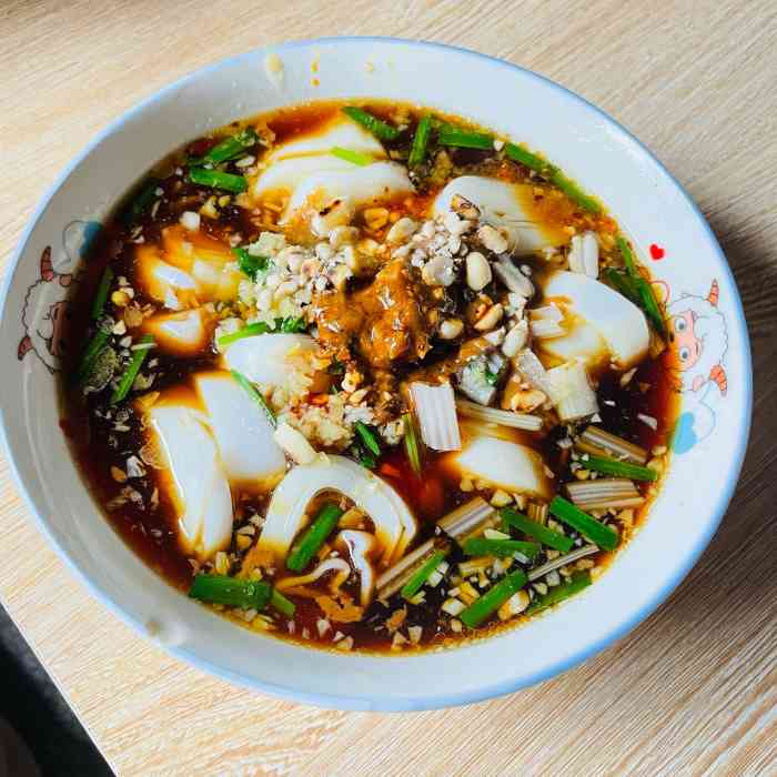 还是很q弹很有嚼劲阳光下看起来特别有食欲建水凉卷粉图片建水凉卷粉