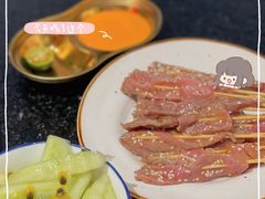 -何妹湿辣牛肉·粤式烧烤砂煲(桂雅路店)