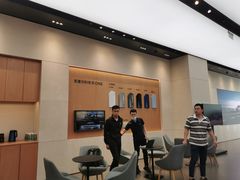 -理想汽车(世纪汇店)