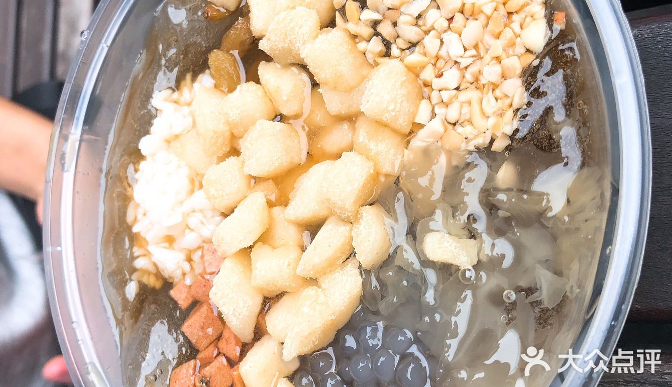 这家冰粉味道还不错，红豆醪糟我的最爱！