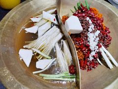 -沸炉重庆老火锅(军事博物馆店)